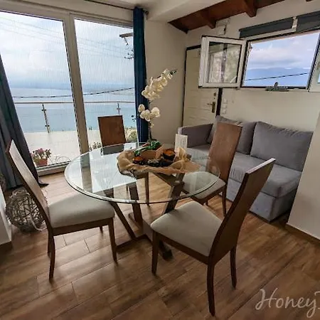 Kalamata Suites アパート