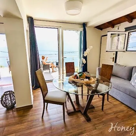 Kalamata Suites דירה